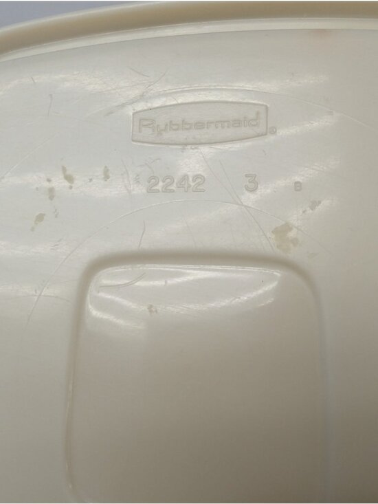 Rubbermaid 2 Cup Storage Container #2243 Square Servin Saver Almond - B - Picture 9 of 12